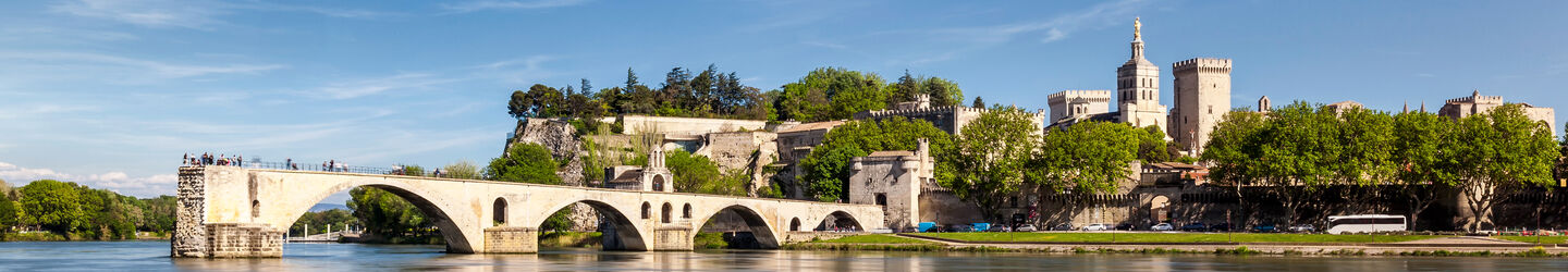 Saint Benezet Brücke in Avignon © iStock.com / Hornet83