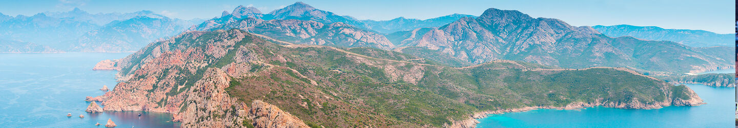 Panoramaaufnahme in der Region Piana im Süden Korsikas © iStock.com / eugenesergeev